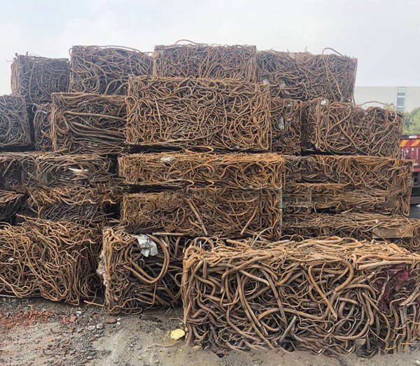 廢舊金屬壓塊機(jī)