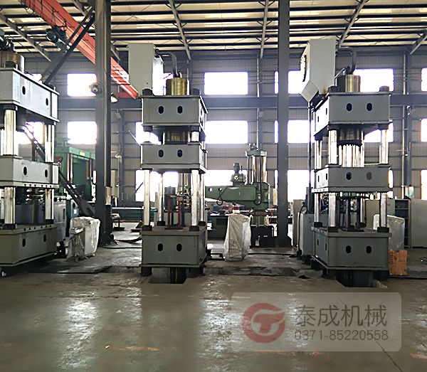 廣西客戶定做的2臺200噸液壓機(jī)已完工